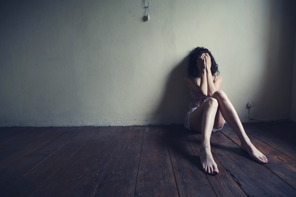 woman depressed sit on the floor