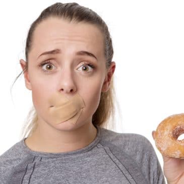 woman can't eat donut