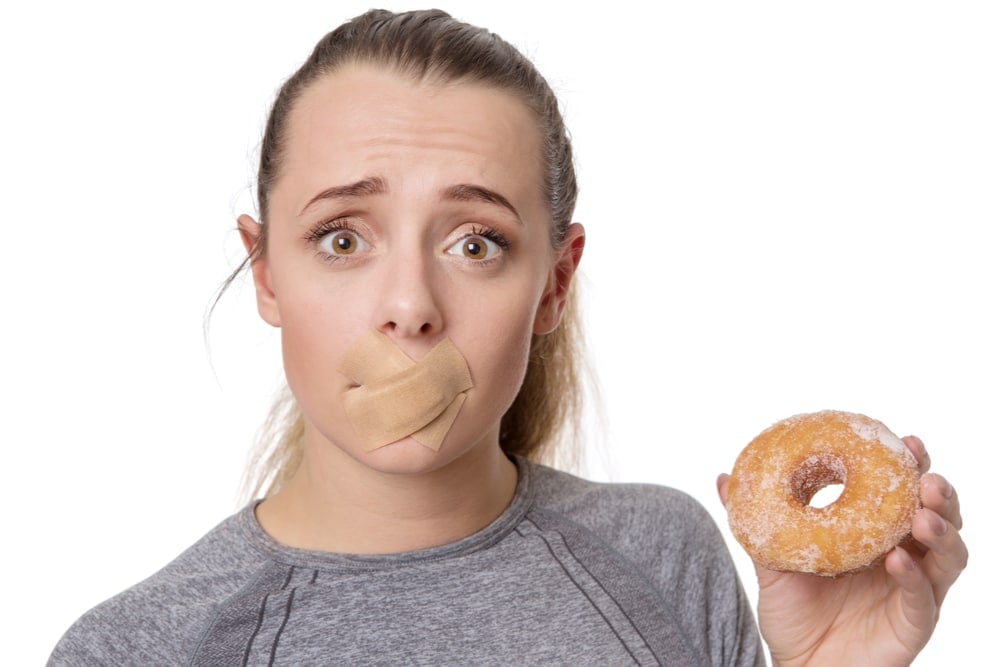woman can't eat donut