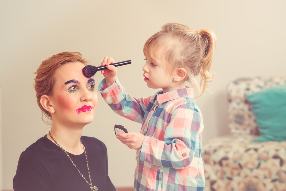 little girl makeup mother