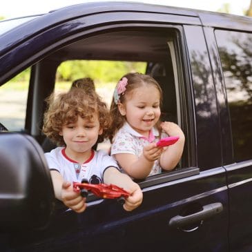 kids in minivan