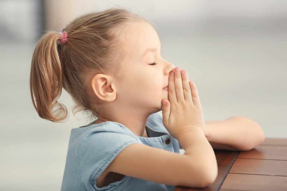 little girl pray