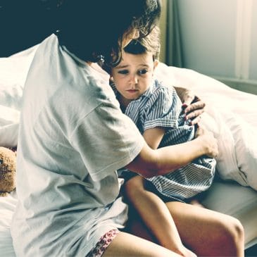 mother console kid on bed