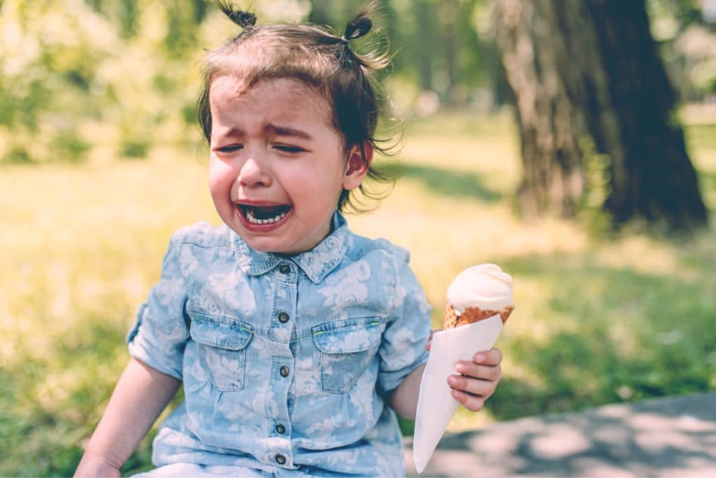 kid cry with icecream